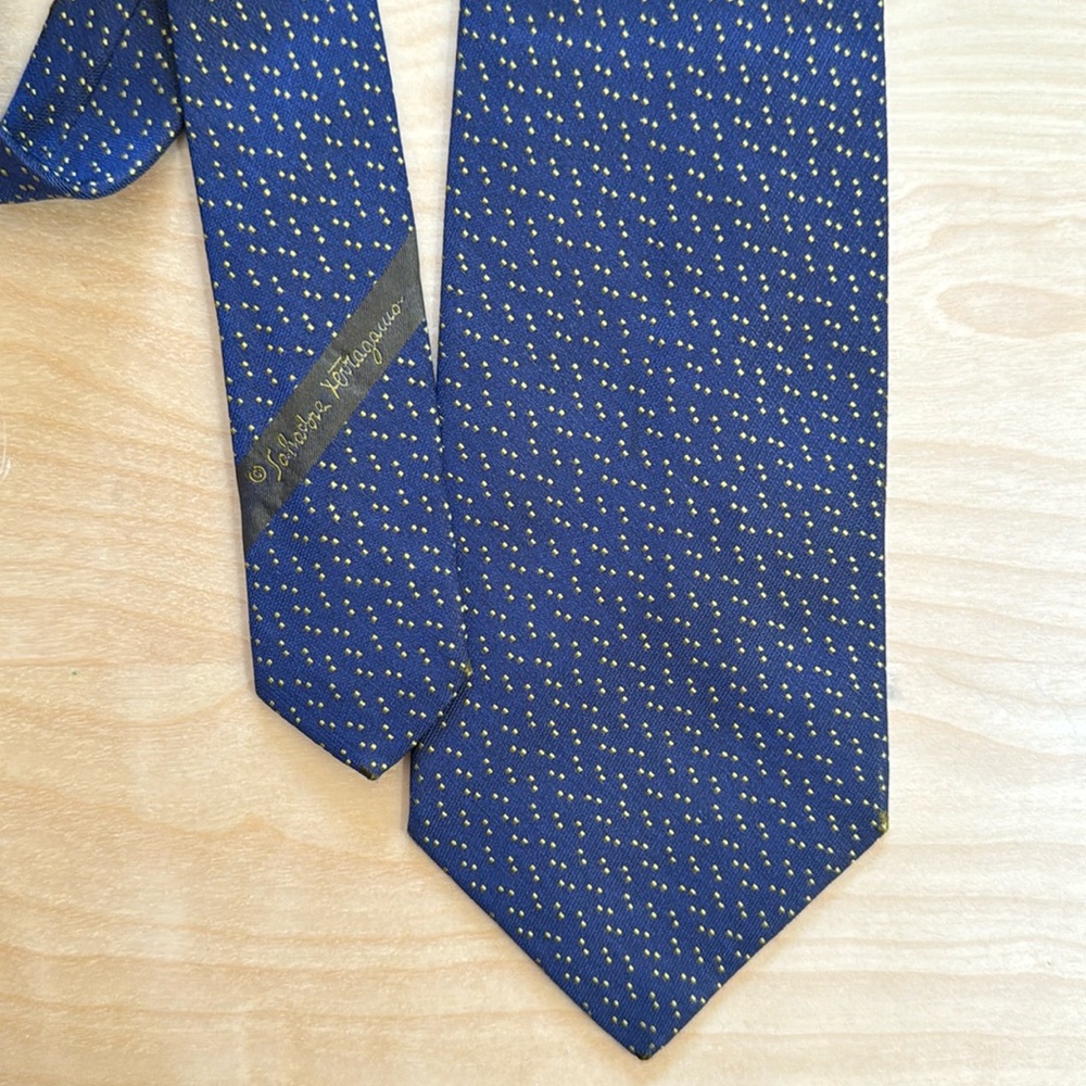 A genuine Salvatore Ferragamo 100% silk Tie made in Italy in great condition
